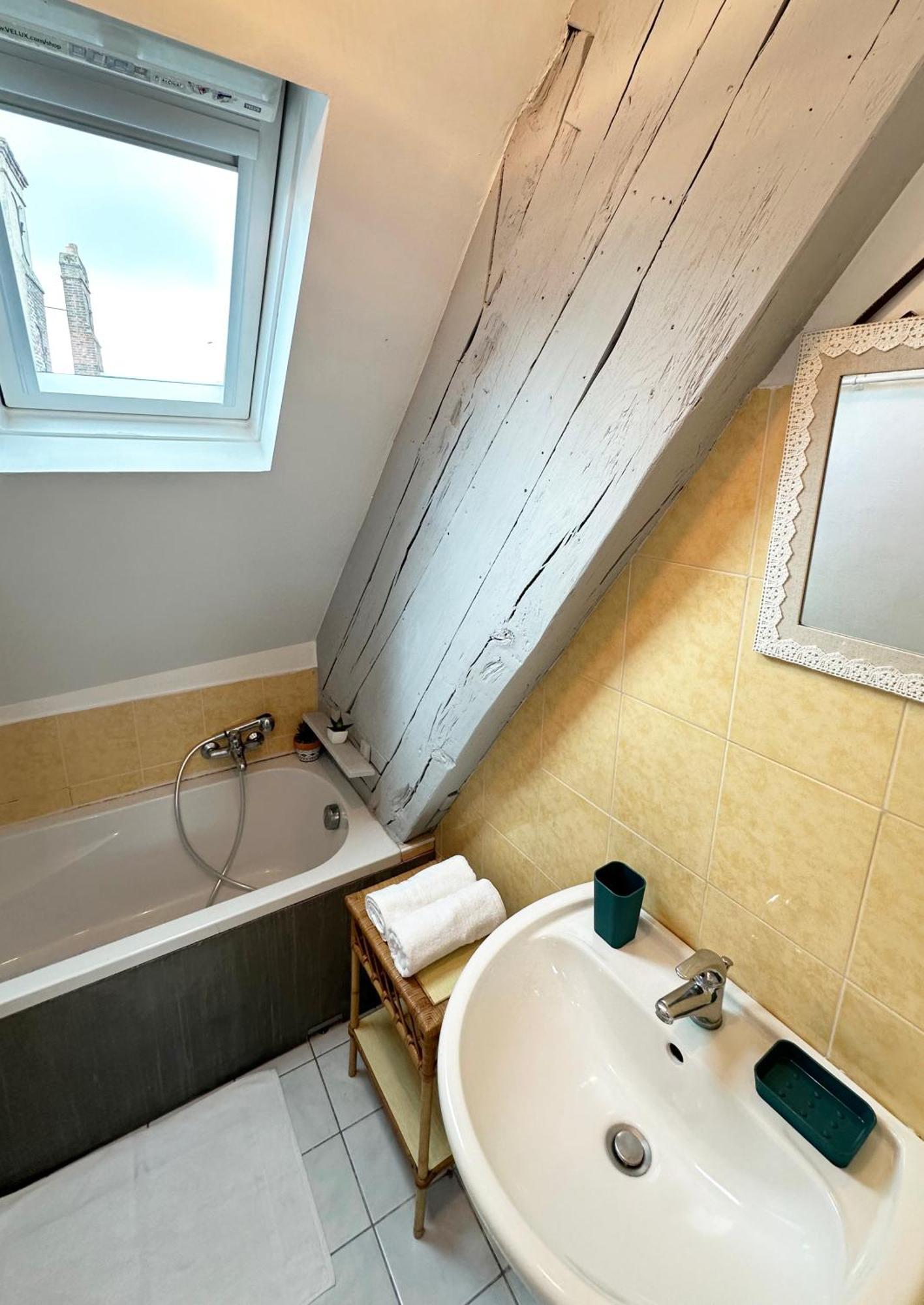 Logis Cathedrale Notre Dame Apartment