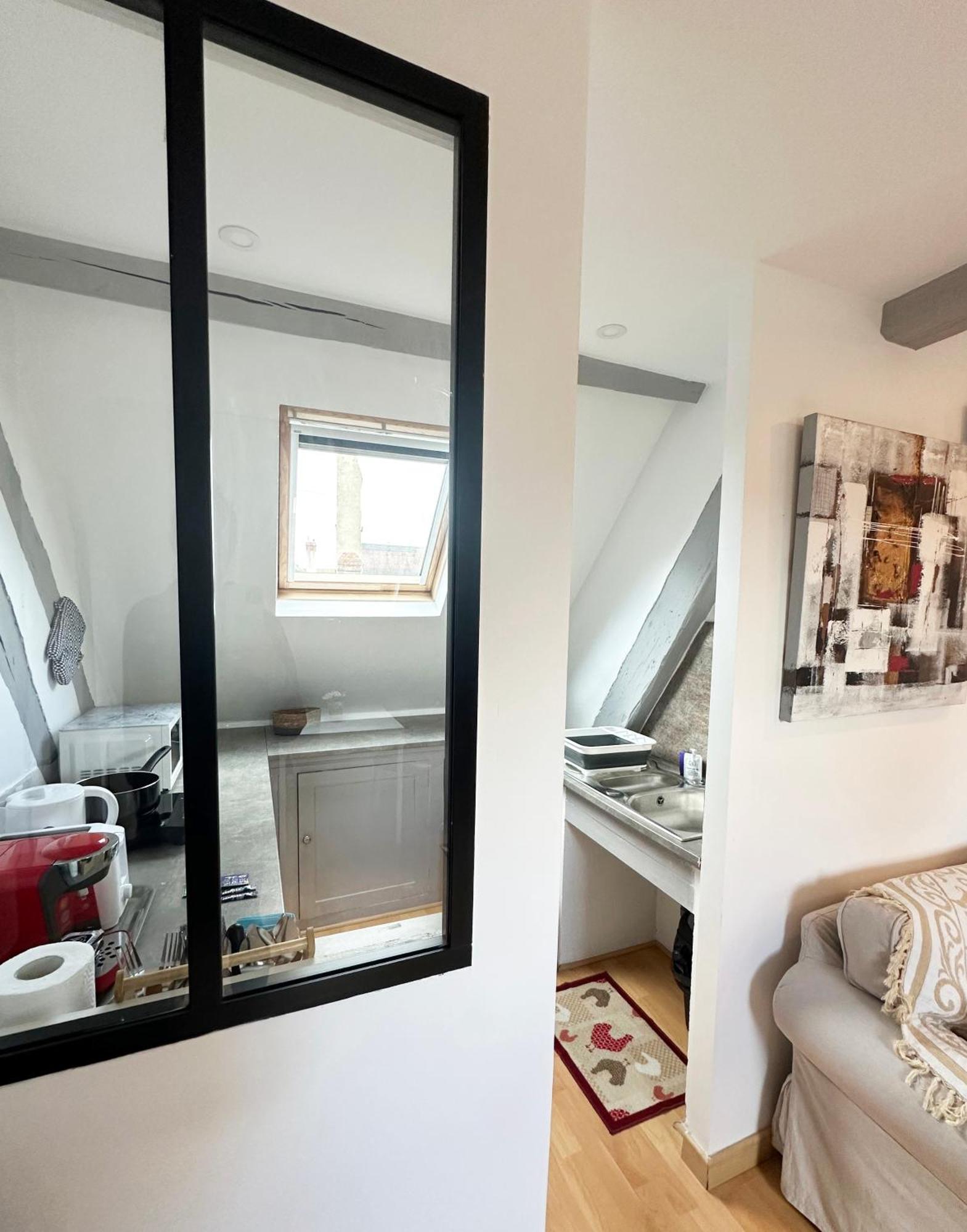 Logis Cathedrale Notre Dame Apartment