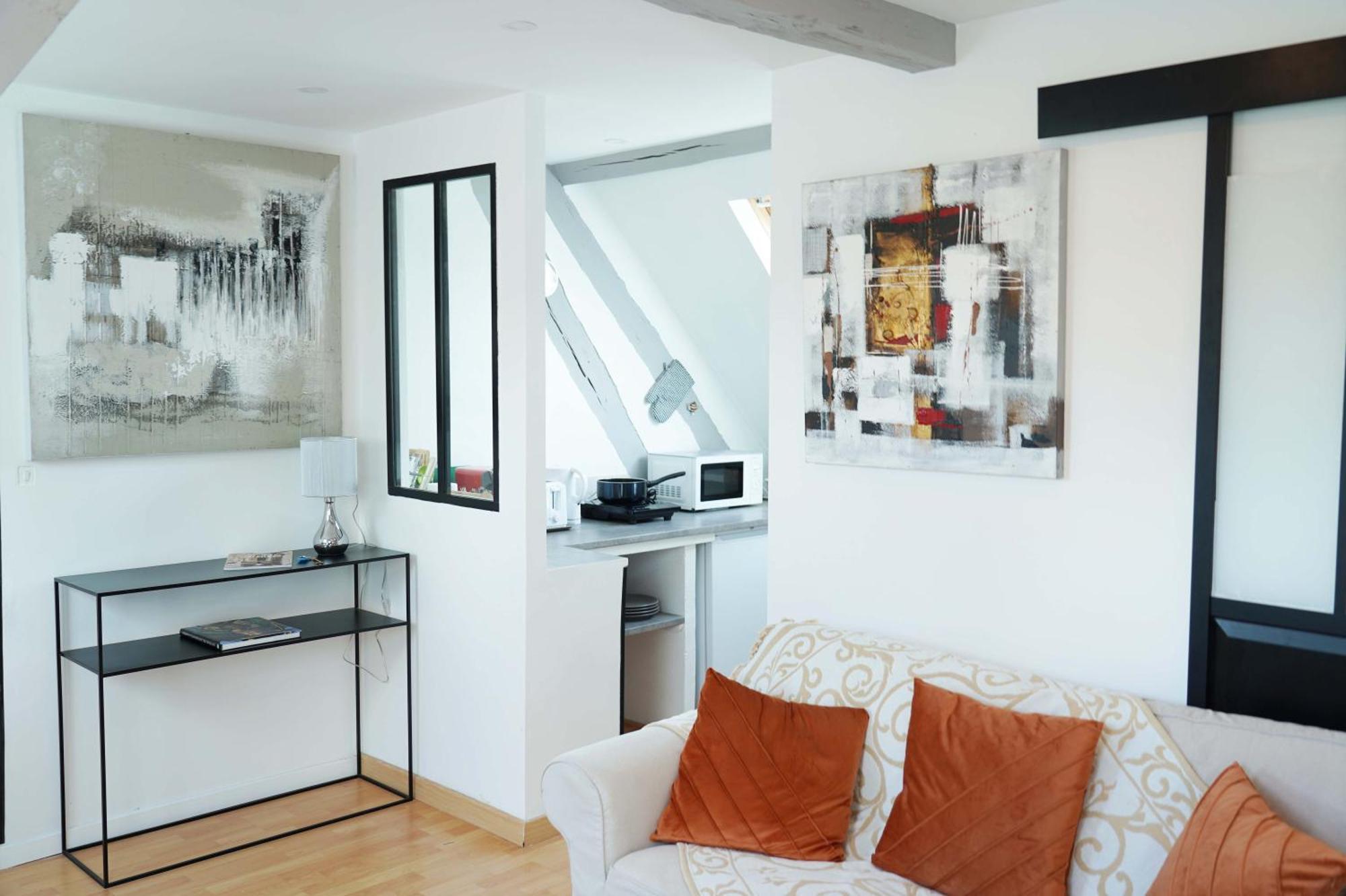 Logis Cathedrale Notre Dame Apartment